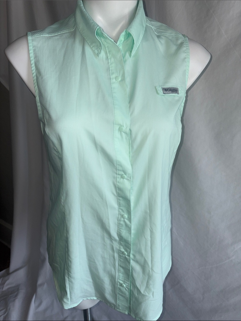 Columbia Sleeveless Button-Down Shirt in Mint Green